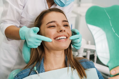 Woman smiling in dentistry